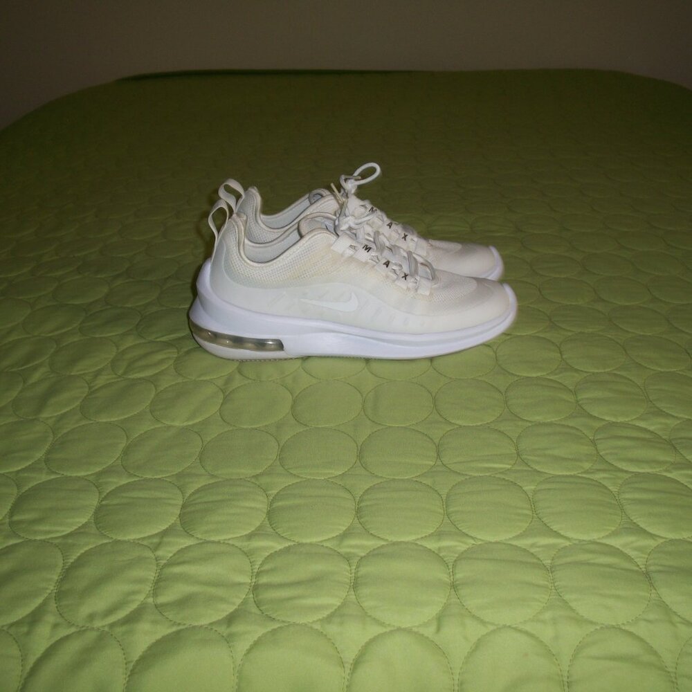 Nike Air Max Axis Women's White Running Shoes AA2168-100 Size 6.5